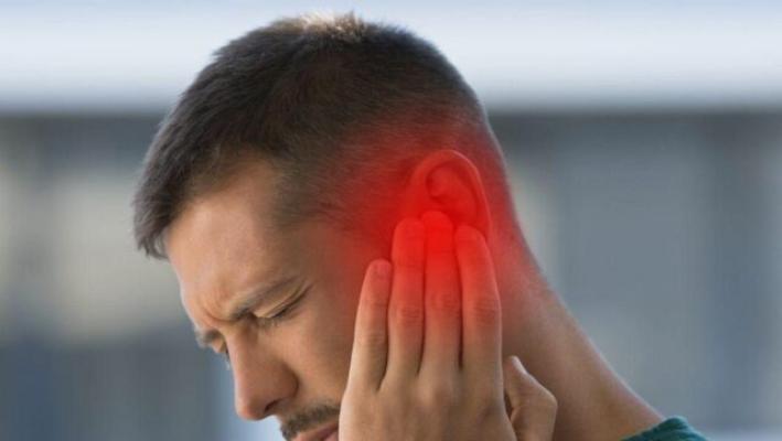 Cele mai frecvente semne și simptome că ai o infecție la urechi