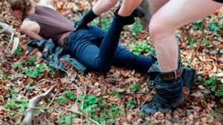 Fată de 15 ani, violată și apoi incendiată de propriul verișor