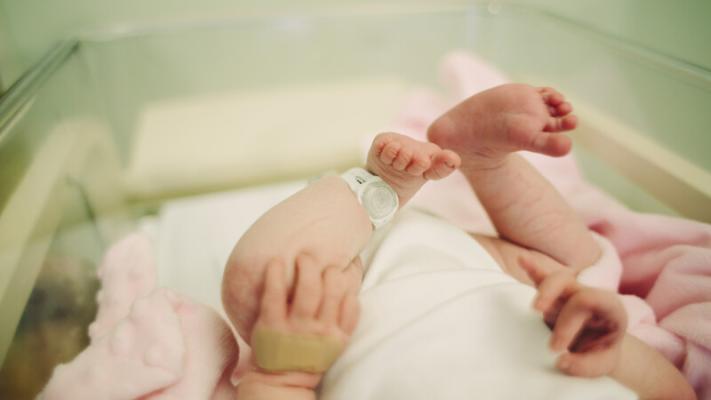 Bebeluș de numai cinci luni de zile, infectat cu flurona - Medicii sunt în alertă