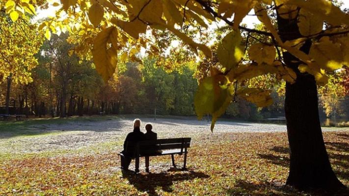 Vremea nici foarte caldă și nici foarte rece din această perioadă afectează persoanele anxioase