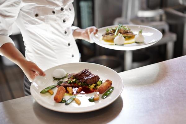 Patronii de restaurante, afectați de noile reguli ANPC privind meniul