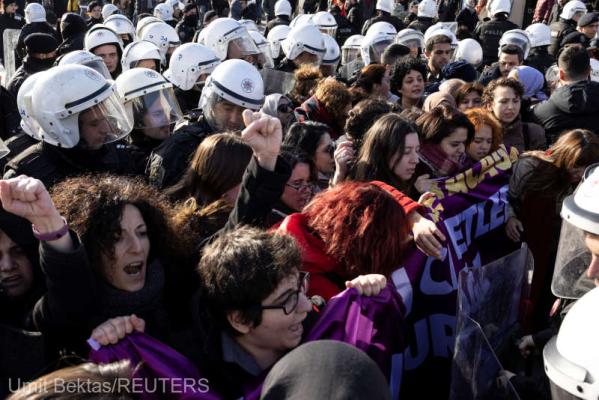 Arestări în timpul unui protest la Istanbul care denunţa violenţa împotriva femeilor