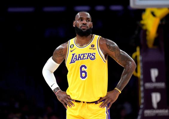 Baschet: NBA - LeBron James s-a accidentat la muşchii aductori şi e incert pentru următoarele meciuri