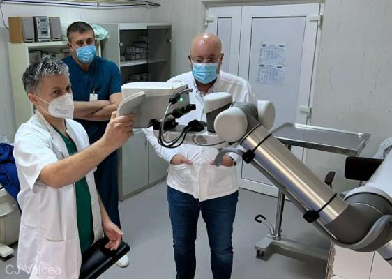 Microscop robotizat de ultimă generaţie, în premieră în România, la Spitalul Judeţean Vâlcea