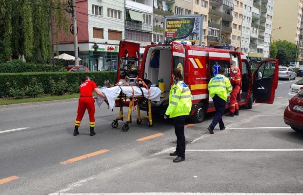 Coliziune între două autoturisme la intersecția străzii Unirii cu Ion Rațiu