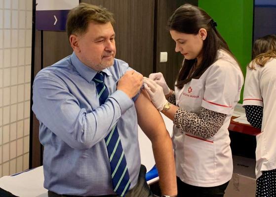 Rafila: Vaccinul anti-COVID-19 adaptat soseşte la finalul lunii noiembrie; mă voi vaccina cu doza a patra 