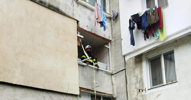 Intervenție în forță în Constanța, unde o persoană a rămas blocată... pe balcon