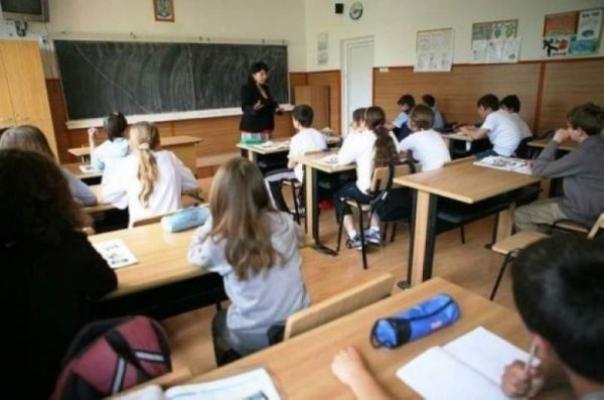 Sistemul de burse școlare se schimbă radical: ce trebuie să facă elevii pentru a primi bani de la stat 
