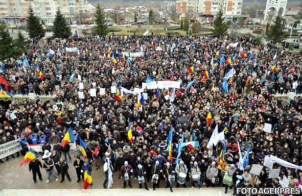 Angajații Dacia protestează în stradă împotriva exploziei prețurilor la energie
