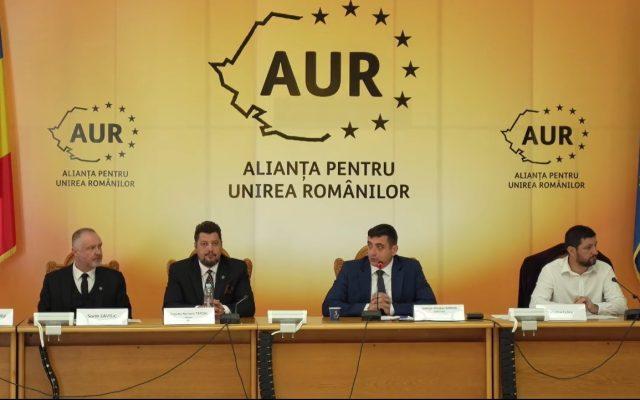 AUR acuză CCR că a devenit 'un breloc agăţat la cureaua coaliţiei'
