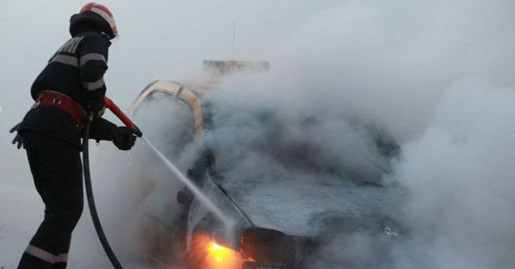 Incendiu în Ovidiu: un autoturism a luat foc