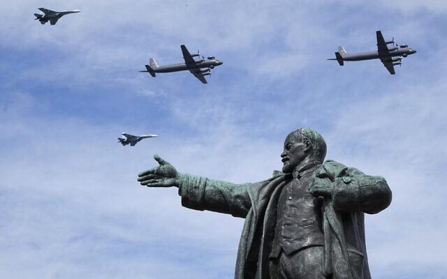 Forțele de la Moscova reinstalează statuia lui Lenin în Melitopol, la 7 ani după ce Kievul a dat-o jos