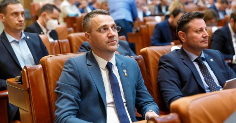 Subalternii lui Nicolae Ciucă ar putea primi lefuri cu 15% mai mari pentru 'complexitatea muncii'