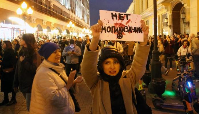 Mamele și soțiile din Rusia se organizează pentru proteste împotriva războiului din Ucraina