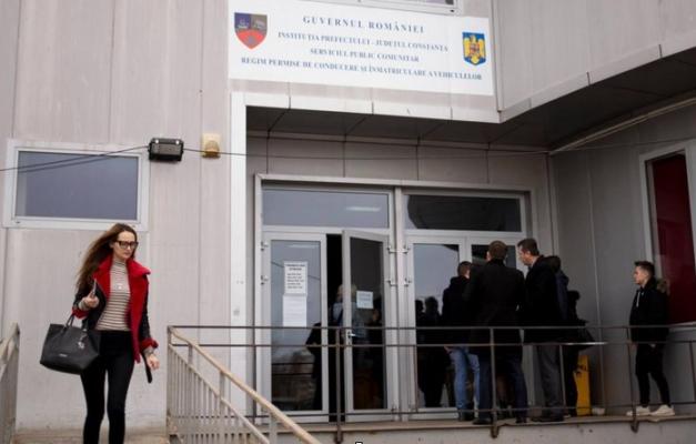 Și-a cumpărat un permis de conducere fals cu 800 de euro și apoi... vezi ce a urmat!