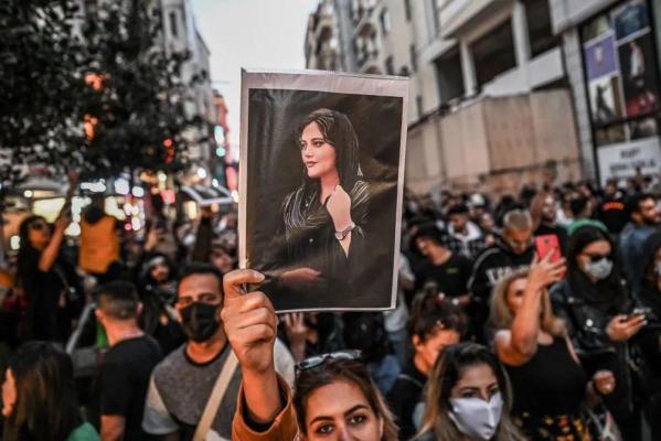 Iran: Parlamentul a votat pedeapsa cu moartea pentru cei 15.000 de protestatari arestați