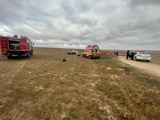 Mașină răsturnată, la ieșire din Saraiu: Șoferul a murit