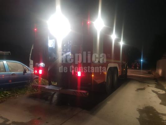 Incendiu la o casă de pe strada Vârful cu Dor. 4 autospeciale au intervenit