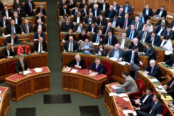 Guvernul de la Budapesta anunţă burse de studii superioare pentru diaspora