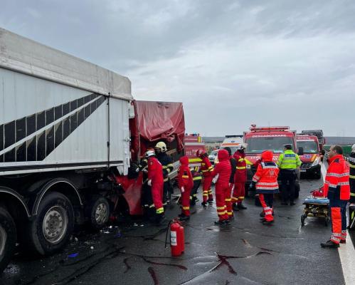 Accident cu victimă încarcerată, pe A2, spre București; Traficul a fost oprit! Video