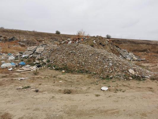 Primăria Mircea Vodă, amendată de Garda de Mediu pentru gropile ilegale de deșeuri