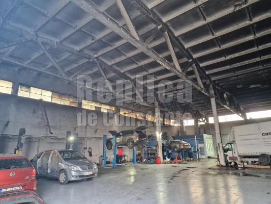 Urmările incendiului de la service-ul auto, unde o mașină a ars ca o torță. Video