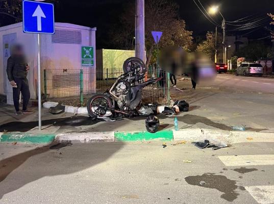 Impact violent între o motocicletă și un autoturism, la Techirghiol. Două persoane au ajuns la spital