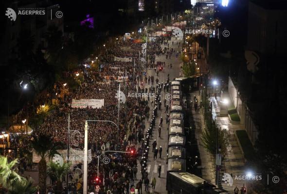 Mii de oameni au manifestat la Atena cu prilejul comemorării revoltei din 1973 împotriva juntei