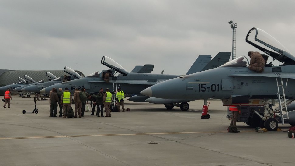 Mai multe aeronave Eurofighter Typhoon si CF18 Hornet au ajuns in Romania Mai multe aeronave Eurofighter Typhoon și CF-18 Hornet au ajuns în România