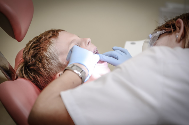 OMS: Bolile buco-dentare afectează aproape jumătate din populaţia lumii