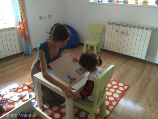 Se deschide primul Centru Multifuncţional de Terapie şi Cercetare în Autism din ţară