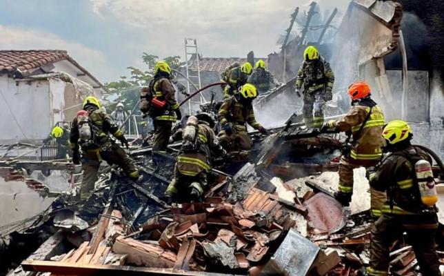 Un avion s-a prăbușit peste un cartier rezidențial din Columbia. Mai multe persoane au murit