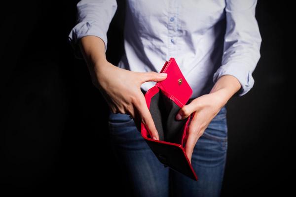 Serbările copiilor, lux pentru părinți! Minim 600 de lei a plătit o mămică pentru clasa I 