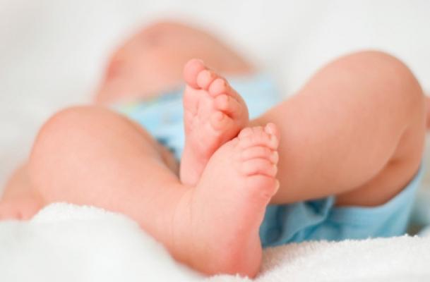 Tragedie într-o comună din Vrancea! Un bebeluş de două luni a fost găsit mort