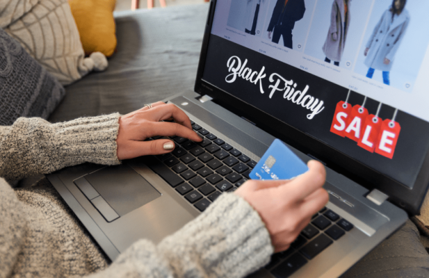 Magazinele online au raportat venituri în creştere cu 1,5%, de Black Friday 