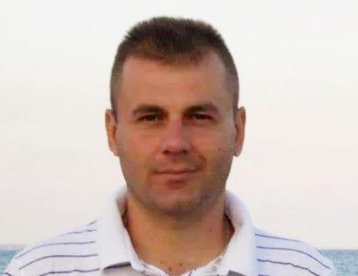 Reglare de conturi?! Polițist din Tulcea, găsit mort în fața blocului în care locuia