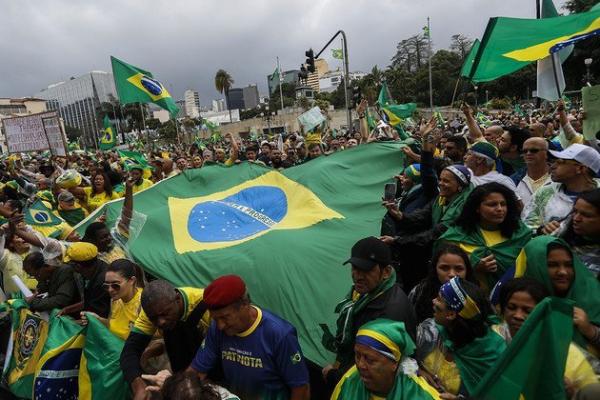 Brazilia, sub tensiune după înfrângerea lui Bolsonaro în alegeri