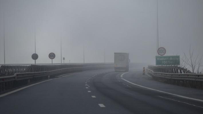 Cod galben de ceaţă densă şi gheţuş în cinci judeţe