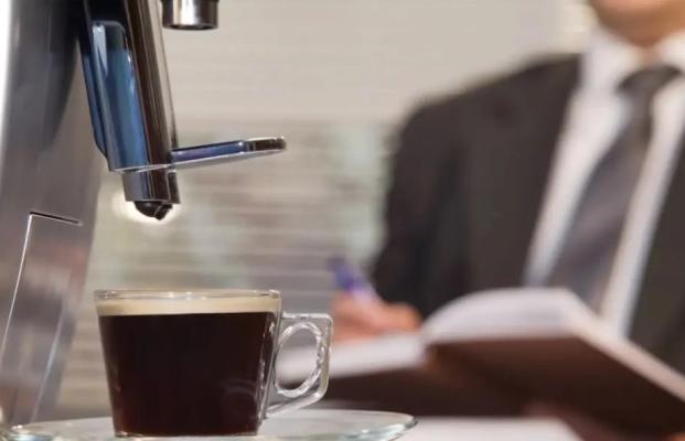 Cafeaua în exces crește riscul afecțiunilor cardiace. Cum se produc palpitațiile cauzate de cafeină