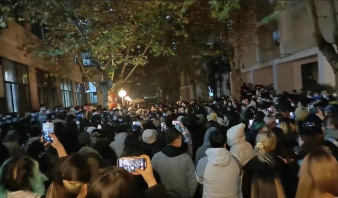 Revoluția se extinde în China! Proteste de amploare în marile orașe