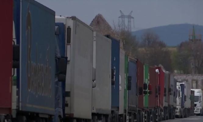 Cozi uriaşe de TIR-uri din cauza penelor de curent din Ucraina