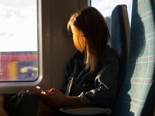 Caz șocant în tren: Tânără agresată sexual de un controlor