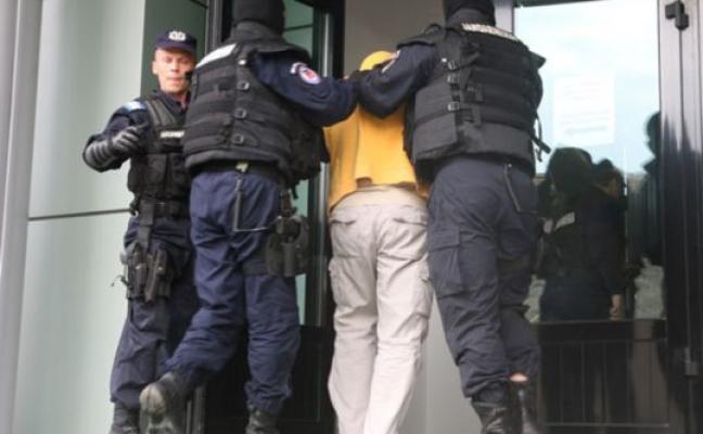 Descinderi în Constanța, la proxeneți care obligau fete să se prostitueze 