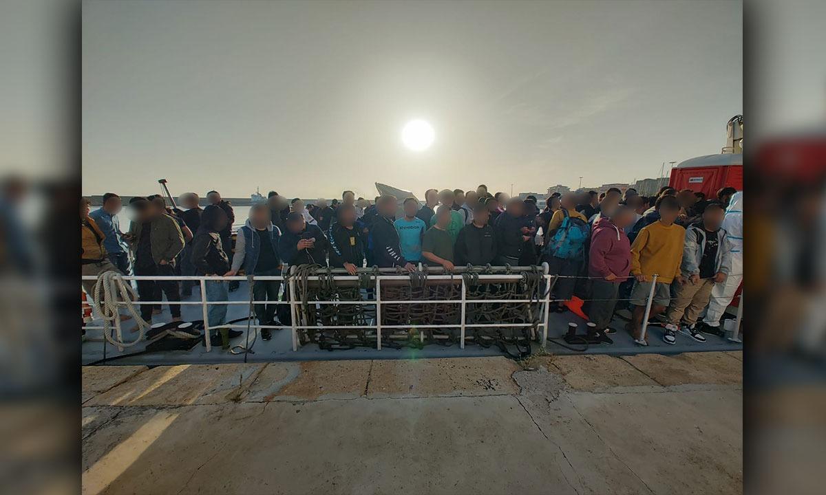 Aproximativ 500 de persoane, salvate din apele Marii Mediterane de politistii de frontiera romani Vuswi Aproximativ 500 de persoane, salvate din apele Marii Mediterane de poliţiştii de frontieră români!