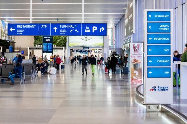 Operaţiunile de pe aeroportul din Praga, suspendate temporar din cauza unui incendiu