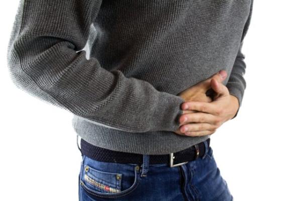 Misterioasa durere de stomac, confundată cu cancer