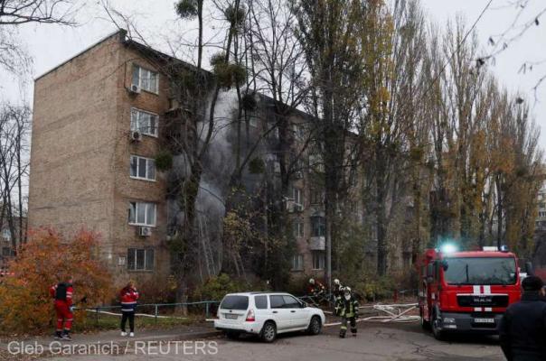 Atacuri masive cu rachete ruse: Două blocuri de locuinţe au fost lovite la Kiev