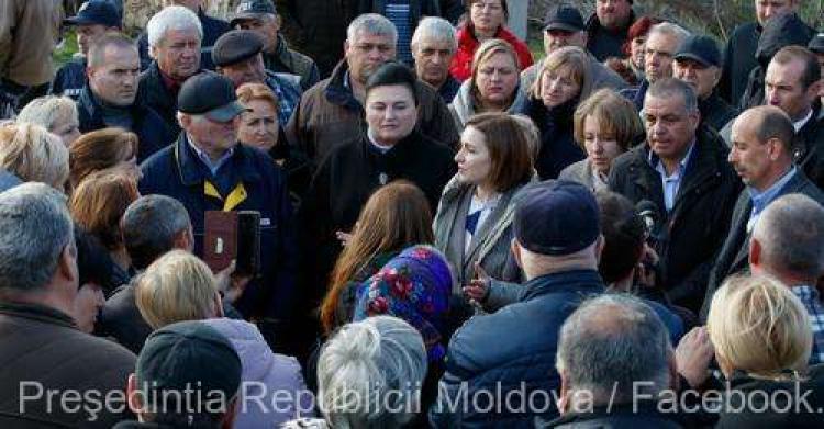 Maia Sandu s-a deplasat la Naslavcea, satul unde au căzut fragmentele unei rachete ruse