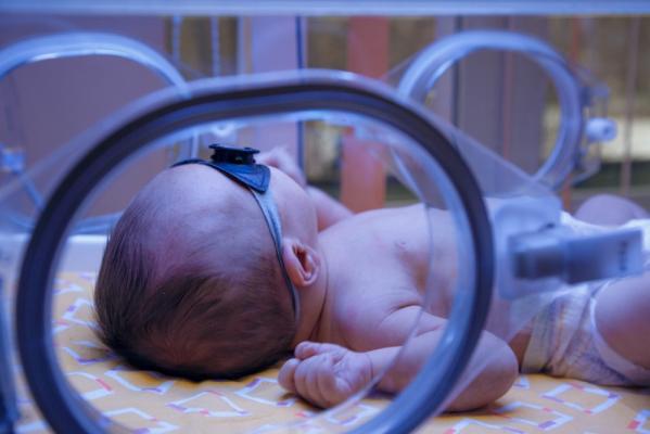 Pauliuc: Trebuie extins şi corect finanţat programul de analize medicale pentru nou născuţi