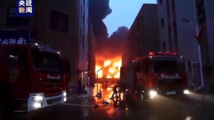 36 de morţi în incendiul unei fabrici din centrul ţării